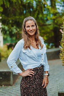 Frau Kogler, Schulsekretärin